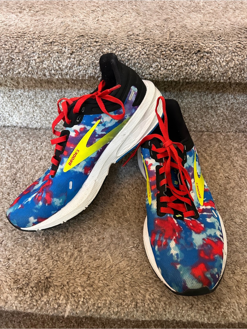Brooks Launch 9 Running Jogging Walking Shoes in Vibrant Tie Dye Bold Color. 7